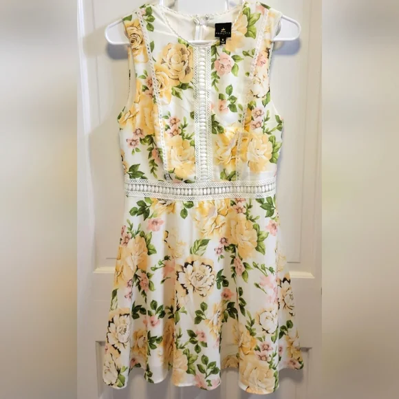 Disney Princess-Girl's Dress-Very Gently Used-Size Medium-Yellow & White - Picture 1 of 3